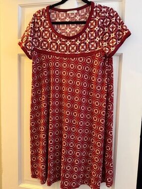 Max Studio Maroon & White Geometric Mini Dress